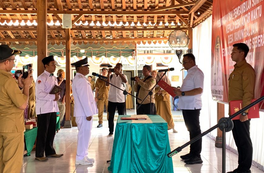 Pelantikan Kepala Desa Paruh Waktu Desa Manunggal Jaya Kecamatan Tenggarong Seberang